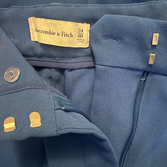 Women’s Abercrombie and Fitch classic suiting blazer and tailored pant set - Picture 4 of 8